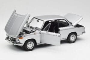 BMW 2002tii Argent AUTOart 1:18 80430151479 Métal — image 2 sur 8