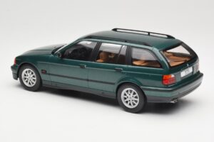 BMW 3 Series E36 Touring Green Metallic MCG 1:18 MCG18366 Métal — image 5 sur 6