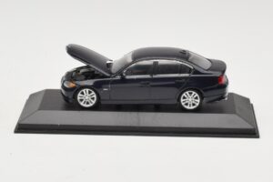 BMW 3 Series E90 Dark Blue Metallic Minichamps 1:43 80420392151-R Métal — image 2 sur 5