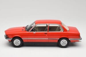 BMW 316 E21 Rouge Minichamps 1:18 107024100 Résine — image 3 sur 6