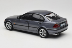 BMW 318i E46 Grey Metallic Édition Concessionnaire UT Models 1:18 80430028459 Métal — image 7 sur 8