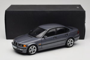 BMW 318i E46 Grey Metallic Édition Concessionnaire UT Models 1:18 80430028459 Métal — image 8 sur 8