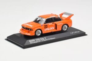 BMW 320i Group 5 #23 E. Cheever / G. Villeneuve 6 Hours of Mosport Class Winners 1977 Damaged Spoiler Minichamps 1:43 4007723 — image 2 sur 5