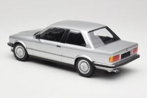 BMW 323i E21 Argent Minichamps 1:18 155026001 Métal — image 5 sur 6