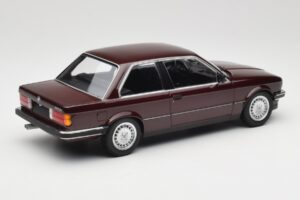 BMW 323i E30 Dark Red Metallic Minichamps 1:18 155026007 Métal — image 2 sur 6