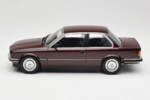 BMW 323i E30 Dark Red Metallic Minichamps 1:18 155026007 Métal — image 3 sur 6