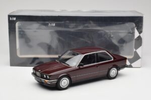 BMW 323i E30 Dark Red Metallic Minichamps 1:18 155026007 Métal — image 6 sur 6