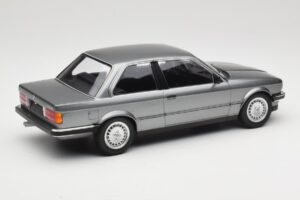 BMW 323i E30 Grey Metallic Minichamps 1:18 155026006 Métal — image 2 sur 6