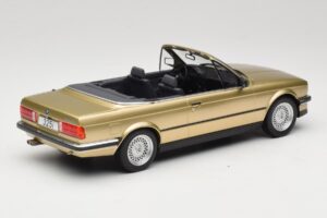 BMW 325i E30 Cabriolet Beige MCG 1:18 MCG18544 Métal — image 2 sur 6