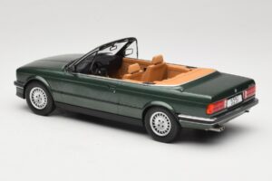 BMW 325i E30 Cabriolet Vert MCG 1:18 MCG18545 Métal — image 5 sur 6