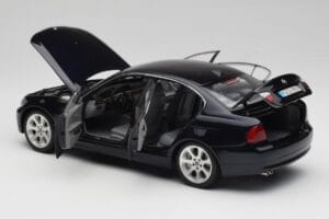 BMW 330i E46 Noir Kyosho 1:18 08731RB Métal — image 5 sur 8