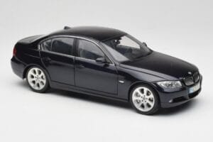 BMW 330i E46 Noir Kyosho 1:18 08731RB Métal — image 6 sur 8