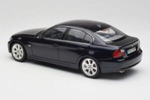 BMW 330i E46 Noir Kyosho 1:18 08731RB Métal — image 7 sur 8