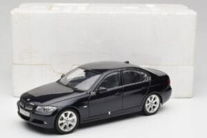 BMW 330i E46 Noir Kyosho 1:18 08731RB Métal — image 8 sur 8