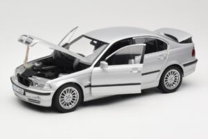 BMW 330i E46 Argent UT 1:18 80430302328 Métal — image 2 sur 8