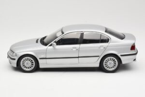 BMW 330i E46 Argent UT 1:18 80430302328 Métal — image 4 sur 8
