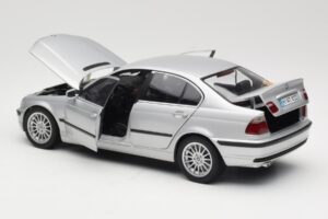 BMW 330i E46 Argent UT 1:18 80430302328 Métal — image 5 sur 8