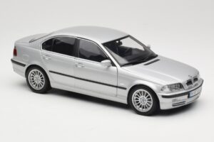 BMW 330i E46 Argent UT 1:18 80430302328 Métal — image 6 sur 8