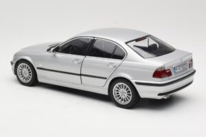 BMW 330i E46 Argent UT 1:18 80430302328 Métal — image 7 sur 8
