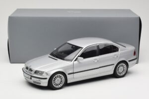 BMW 330i E46 Argent UT 1:18 80430302328 Métal — image 8 sur 8