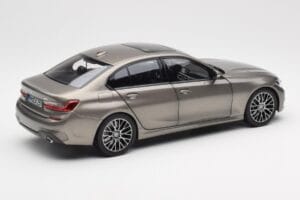 BMW 330i G20 Argent Norev 1:18 183275 Métal — image 3 sur 8