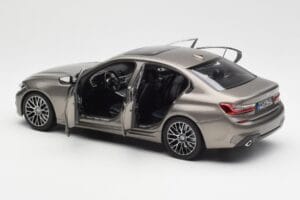 BMW 330i G20 Argent Norev 1:18 183275 Métal — image 5 sur 8