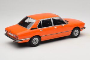 BMW 5 Series E12 Orange MCG 1:18 MCG18540 Métal — image 2 sur 6