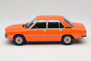 BMW 5 Series E12 Orange MCG 1:18 MCG18540 Métal — image 3 sur 6