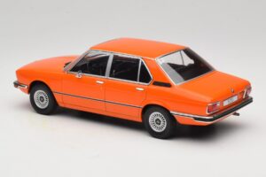BMW 5 Series E12 Orange MCG 1:18 MCG18540 Métal — image 5 sur 6