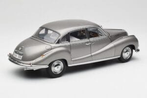 BMW 502 2.6 Luxus Silver Beige Metallic AUTOart 1:18 70591 Métal — image 3 sur 8