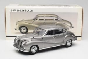 BMW 502 2.6 Luxus Silver Beige Metallic AUTOart 1:18 70591 Métal — image 8 sur 8