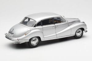 BMW 502 2.6 Luxus Super Argent AUTOart 1:18 70593 Métal — image 3 sur 8