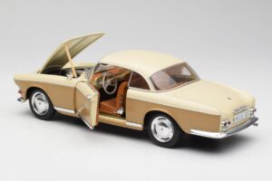 BMW 503 Beige Revell 1:18 8832 Métal — image 5 sur 8
