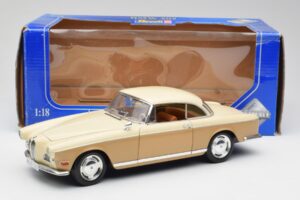 BMW 503 Beige Revell 1:18 8832 Métal — image 8 sur 8