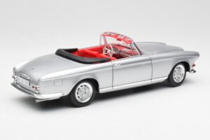 BMW 503 Argent Revell 1:18 18787 Métal — image 3 sur 8