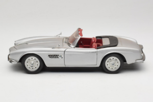 BMW 507 Cabriolet Argent Revell 1:18 8829 Métal — image 4 sur 8