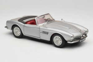 BMW 507 Cabriolet Argent Revell 1:18 8829 Métal — image 6 sur 8