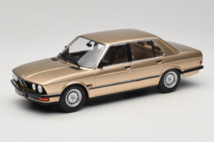 BMW 520i E28 Gold Metallic IXO 1:18 18CMC184 Métal
