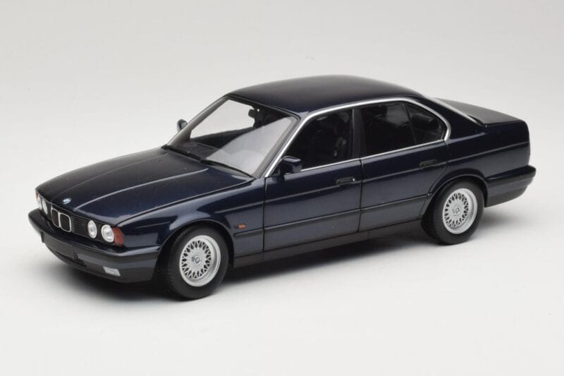 BMW 535i E34 Blue Metallic Minichamps 1:18 100024004 Métal
