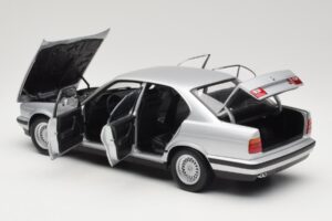 BMW 535i E34 Argent Minichamps 1:18 100024005 Métal — image 5 sur 8