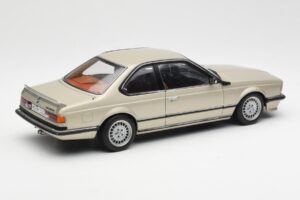 BMW 635 CSi E24 Bronzit Beige Metallic AUTOart 1:18 70523 Métal — image 3 sur 8