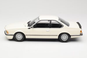 BMW 635 CSi E24 Blanc Minichamps 1:18 155028102 Métal — image 3 sur 6