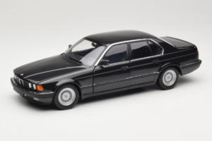 BMW 730i E32 Black Metallic Minichamps 1:18 100023002 Métal