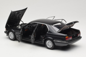 BMW 730i E32 Black Metallic Minichamps 1:18 100023002 Métal — image 5 sur 8