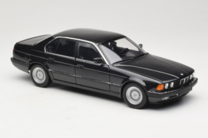BMW 730i E32 Black Metallic Minichamps 1:18 100023002 Métal — image 6 sur 8