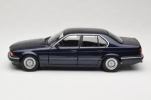 BMW 730i E32 Bleu Métallisé Minichamps 1:18 100023006 Métal — image 4 sur 8