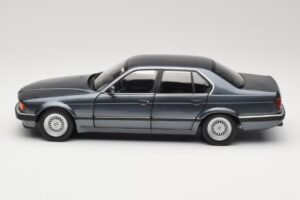 BMW 730i E32 Grey Metallic Minichamps 1:18 100023005 Métal — image 4 sur 8