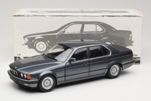 BMW 730i E32 Grey Metallic Minichamps 1:18 100023005 Métal — image 8 sur 8