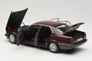 BMW 730i E32 Red Metallic Minichamps 1:18 100023001 Métal — image 5 sur 8