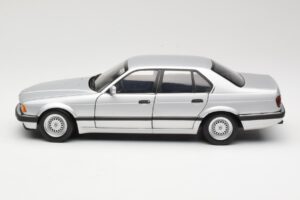 BMW 730i E32 Argent Minichamps 1:18 100023000 Métal — image 4 sur 8